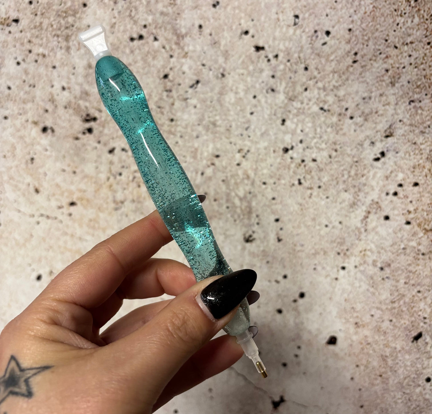 Ergonomischer Diamond Painting Stift aus Harz – inkl. 2 Aufsätzen