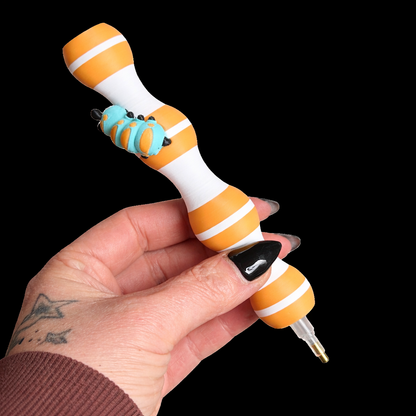 Glammy Curve Pen Raupe