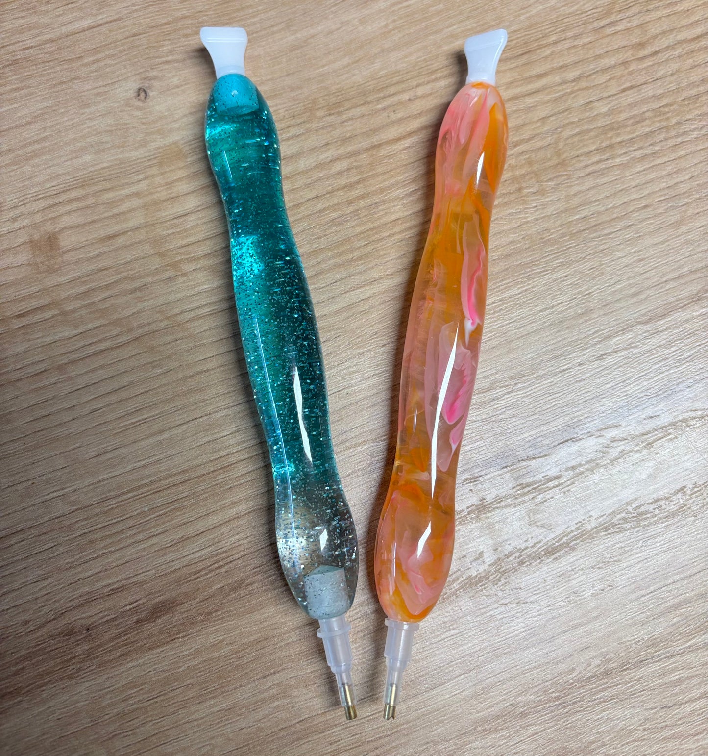 Ergonomischer Diamond Painting Stift aus Harz – inkl. 2 Aufsätzen